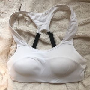 Comfortable + trendy Nike sports bra